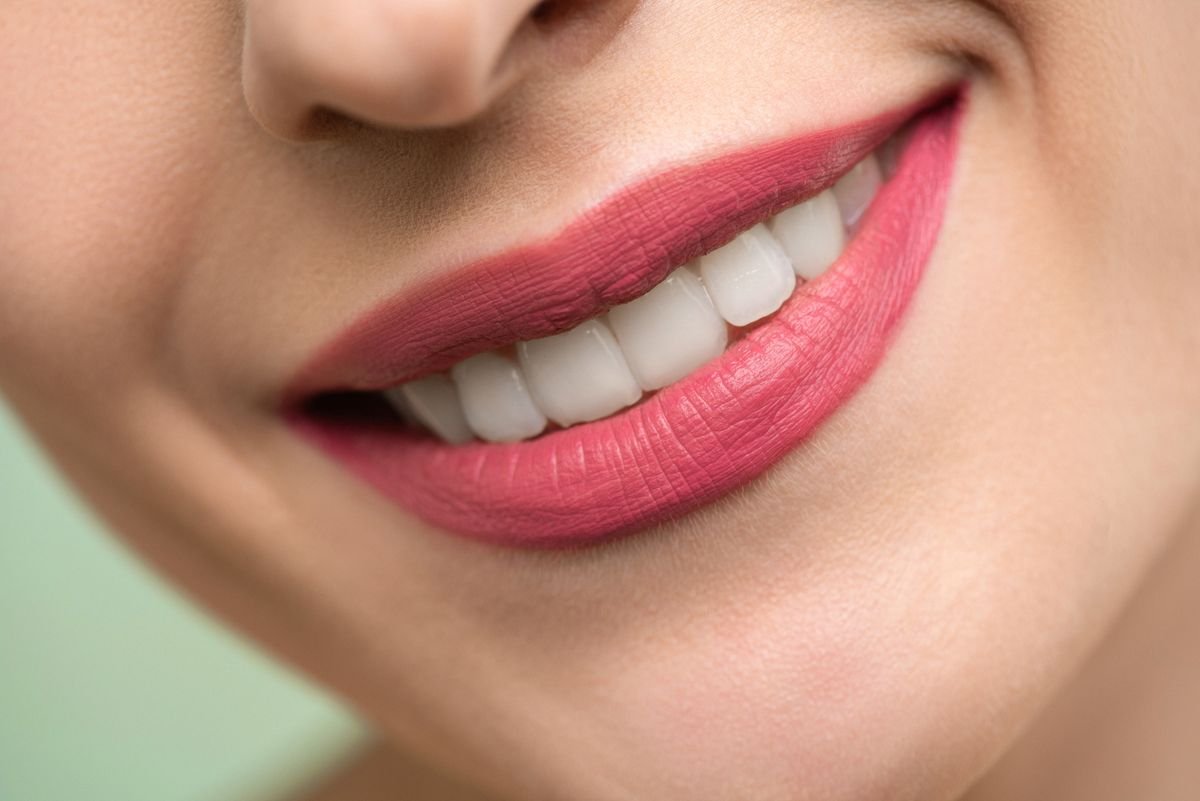 Sonrisa sana y cuidada tras el tratamiento